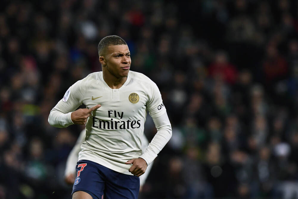 马卡：皇马多次赛季下半程逆袭，但很少是在没有换帅的情况下发生